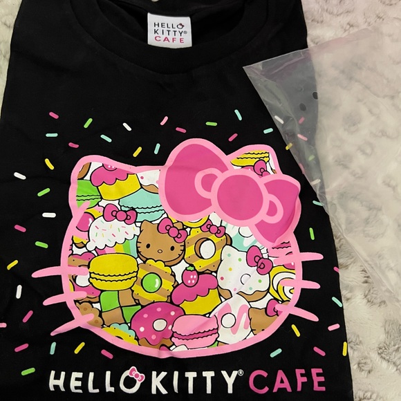 Hello kitty cafe truck brand new from 2017 - Picture 11 of 12